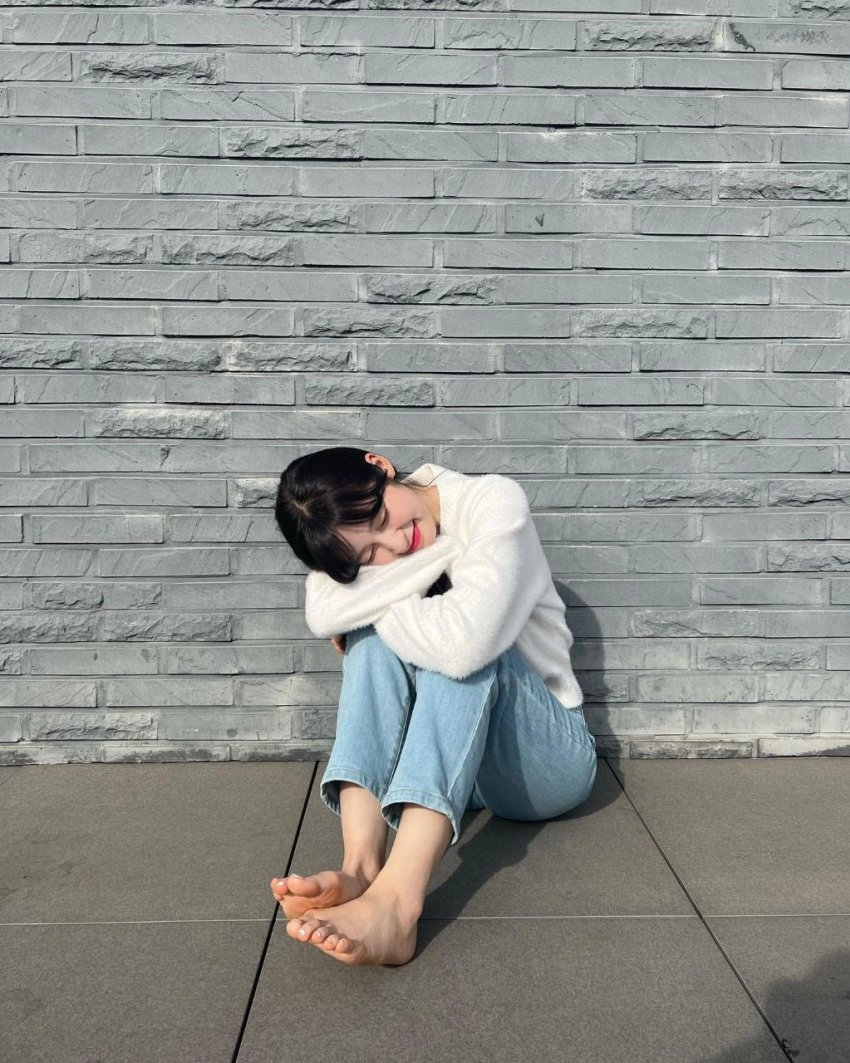 오마이걸 아린 맨발 청순미에 발끝까지 완벽