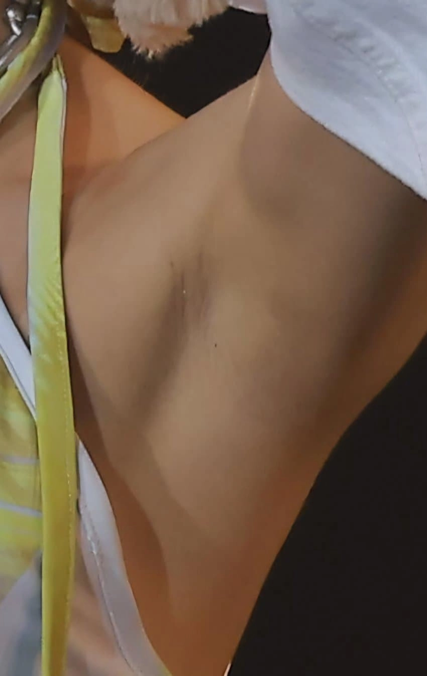 뉴진스 다니엘 겨드랑이 3단 확대 이건 도저히 못 지나친다