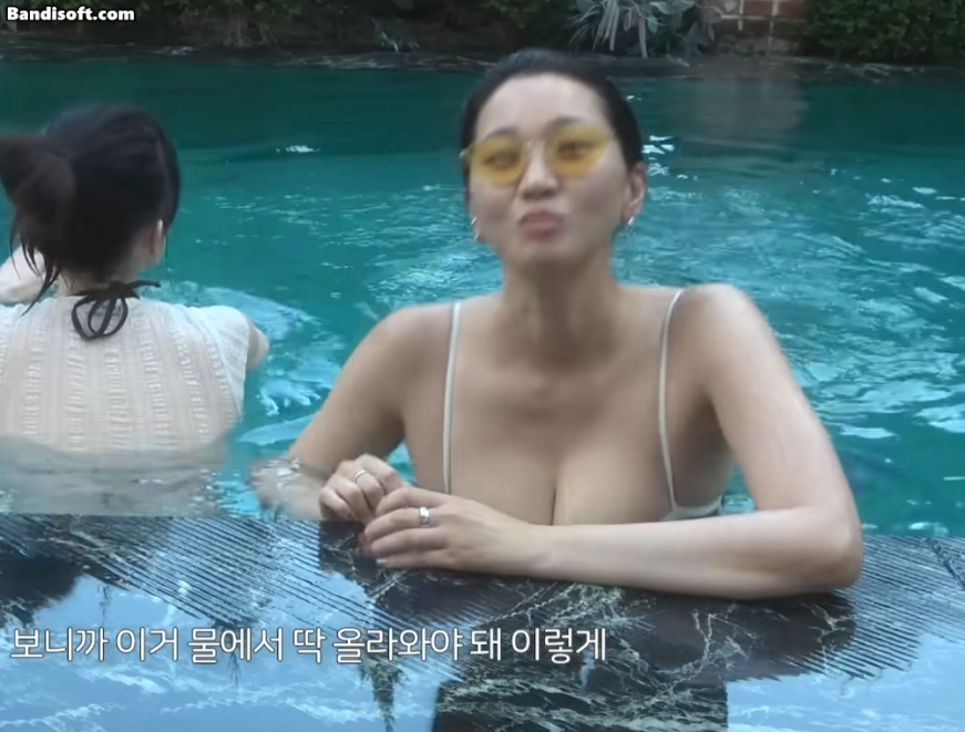 장윤주 슴드랑이 물 위로 떠오른 비키니 라인