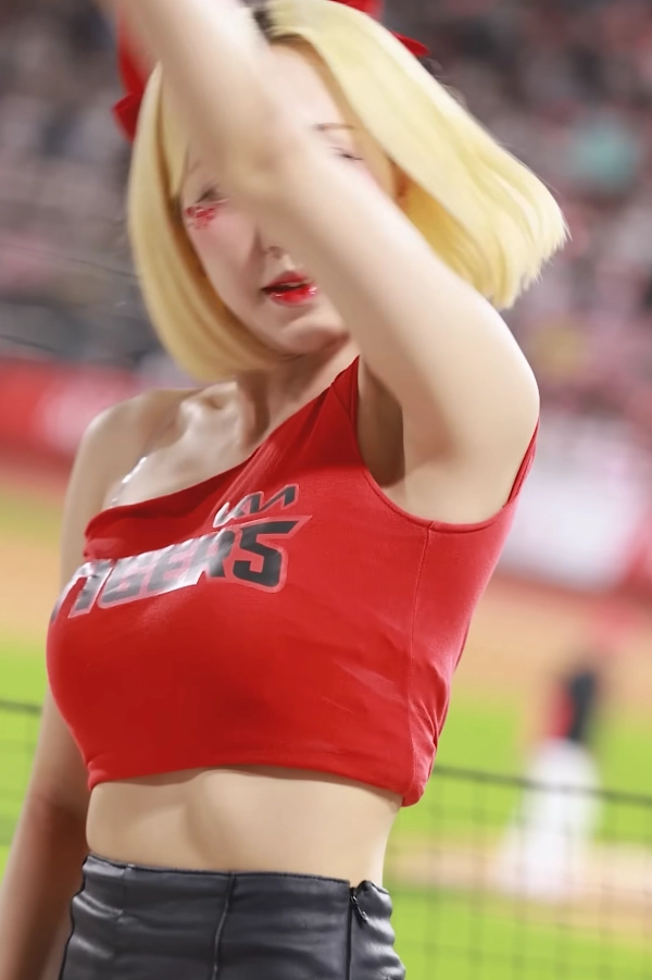 치어리더 박성은 까끌겨 클로즈 각도에서 질감까지 그대로 살아있는 무대