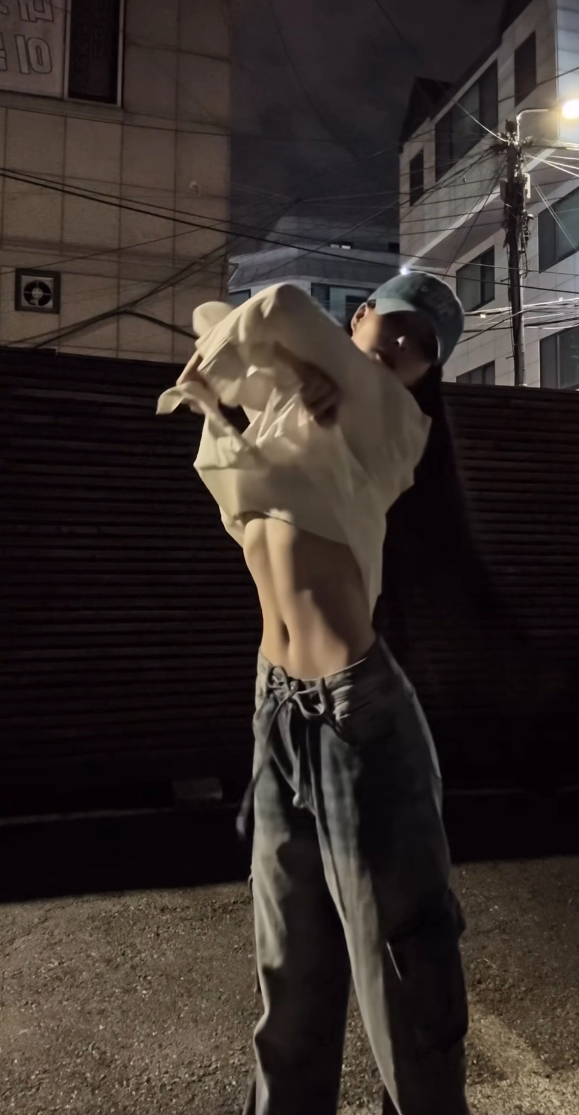 군살없는 복근 얄짤없으