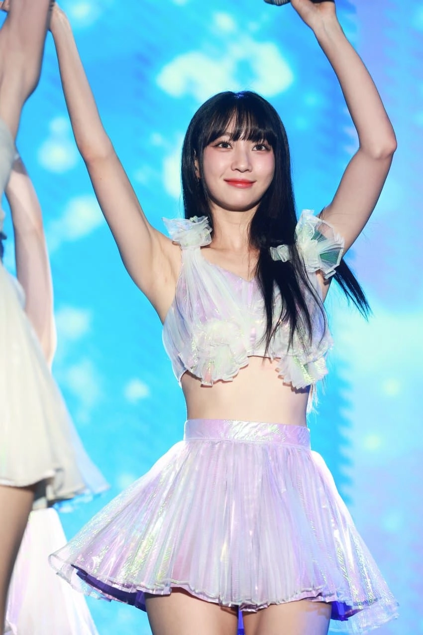 오마이걸 유빈 활짝겨 정면샷 겨갤에서 회자되는 전설의 무대