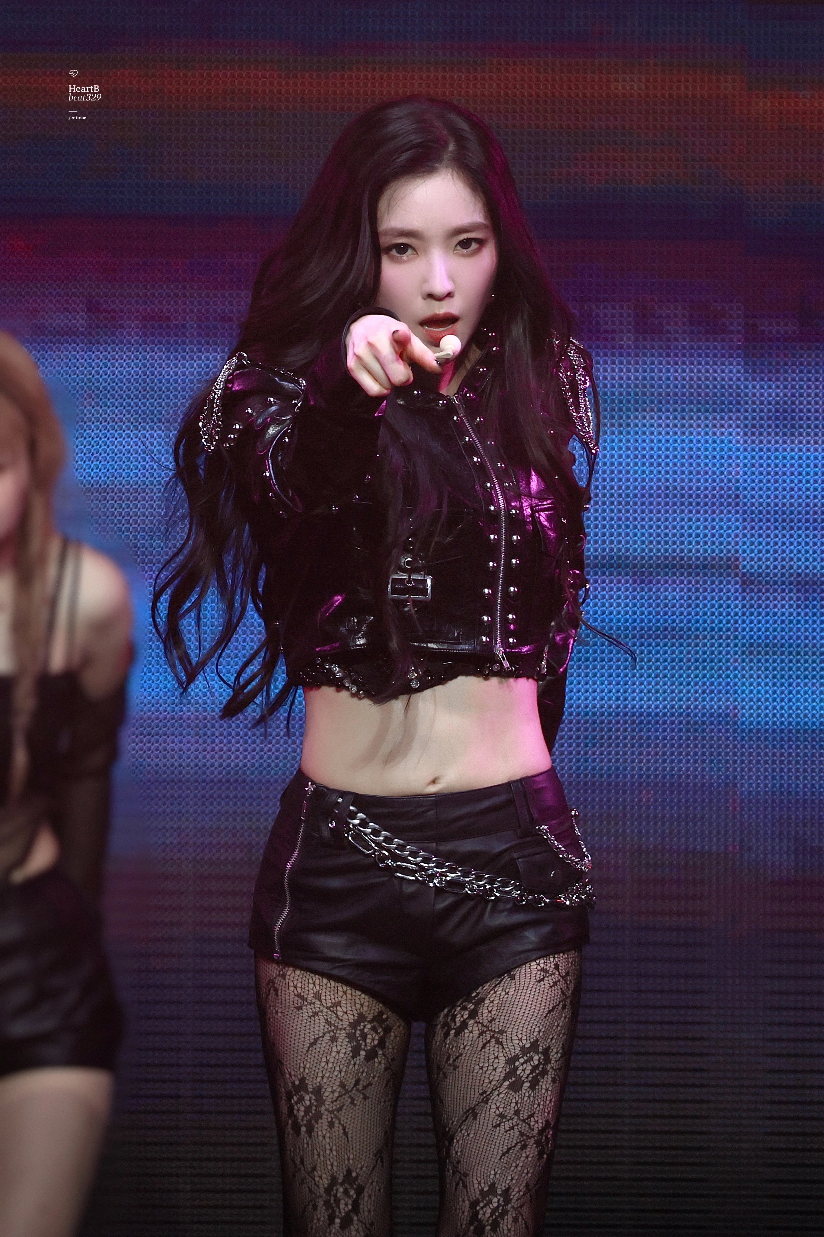 카리스마 넘치는 블랙망사 아이린