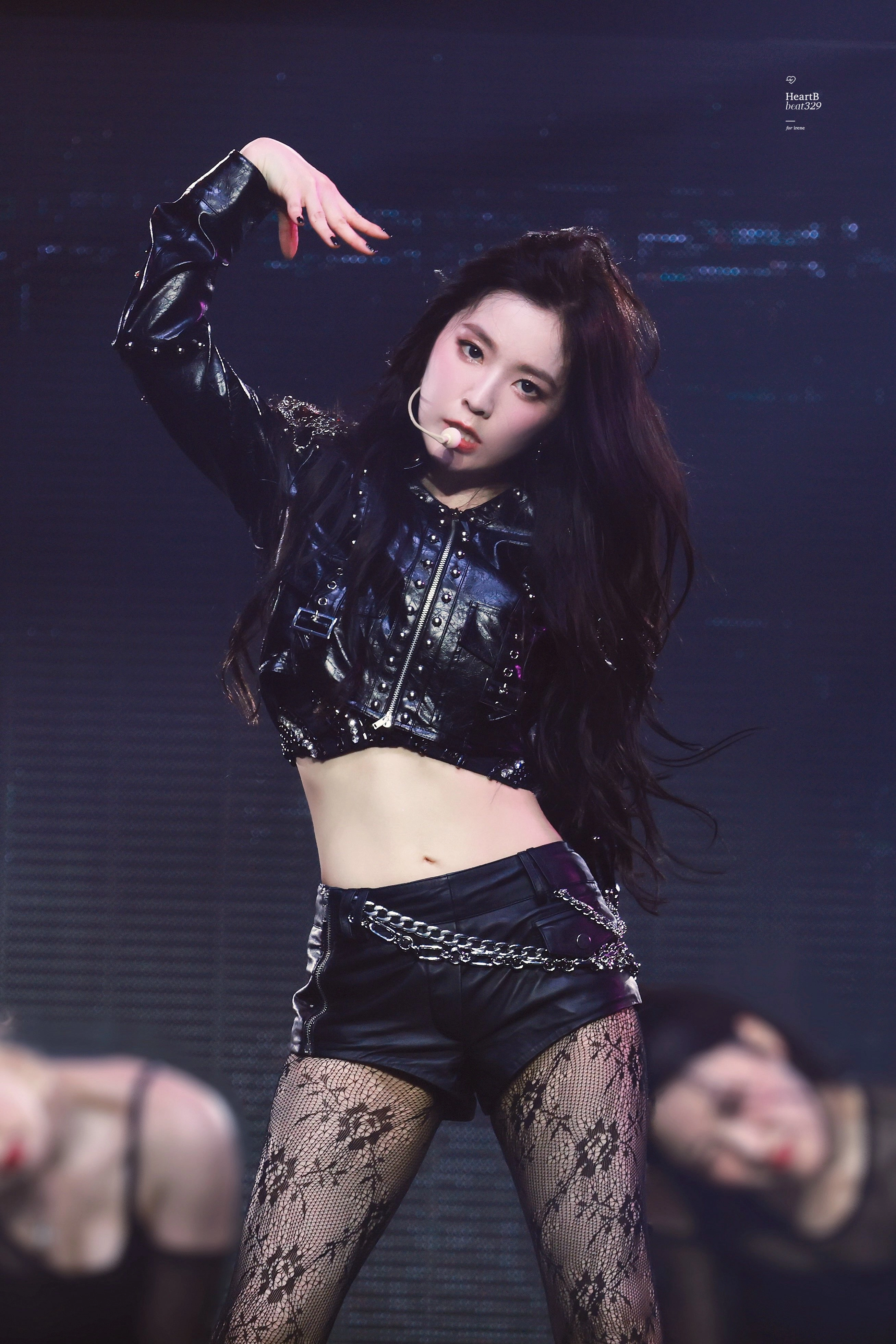 카리스마 넘치는 블랙망사 아이린