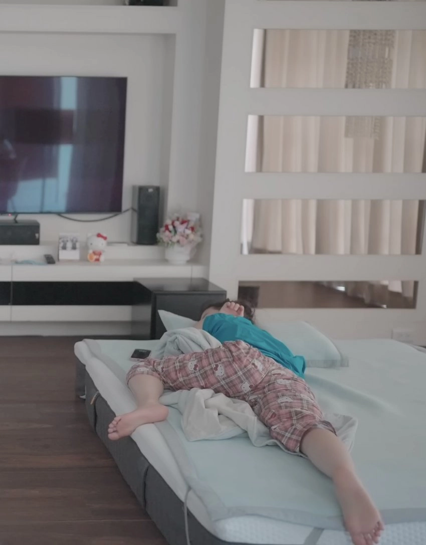 치어리더 이다혜 찍발 무방비 파자마 차림에 발바닥까지 적나라하게 노출
