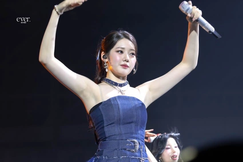 베몬 로라 겨신감 넘치는 무대 위