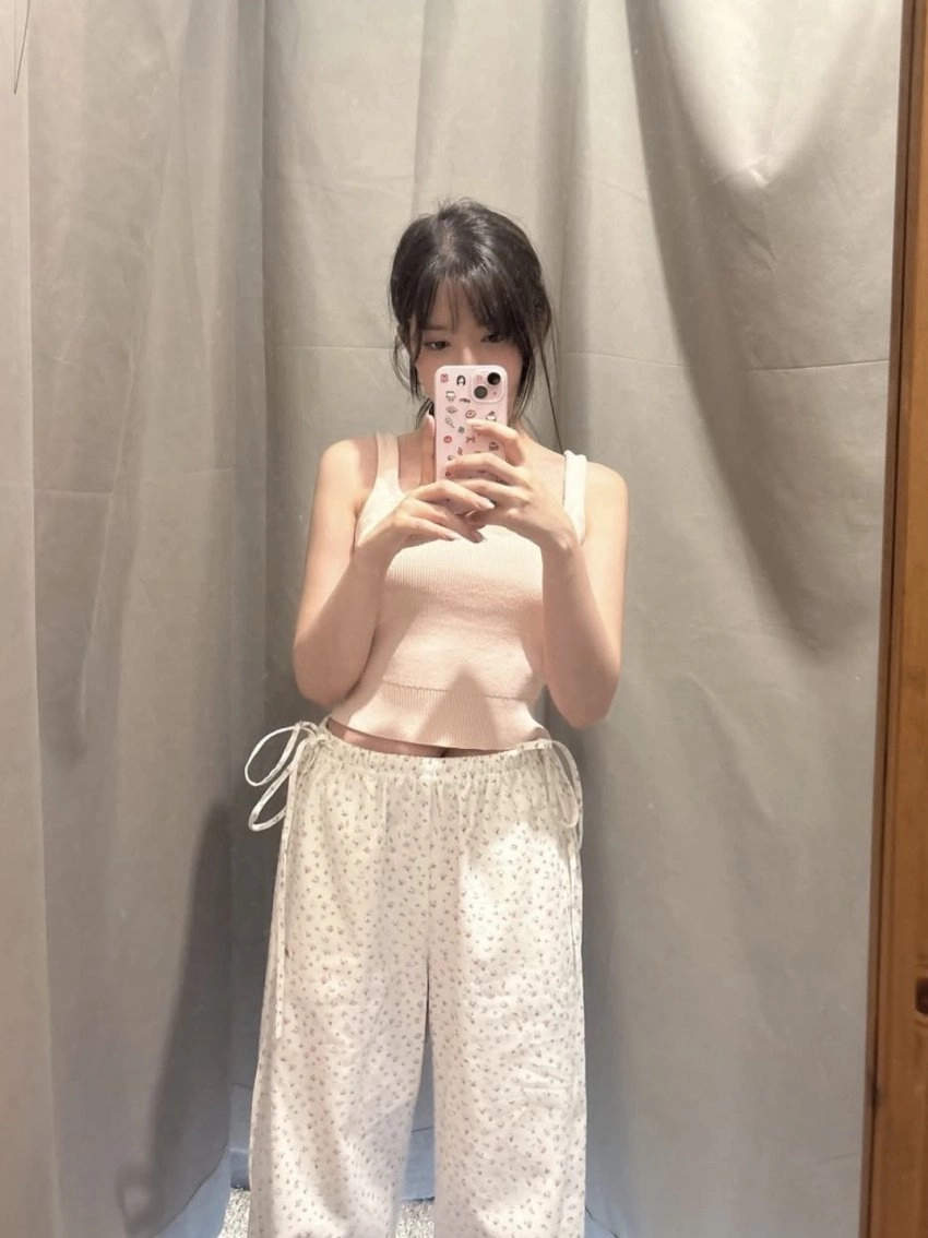 편안한 옷차림의 배우 조수민