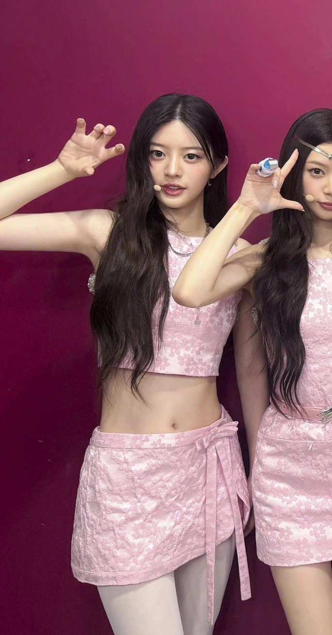 화사한 핑크 민주