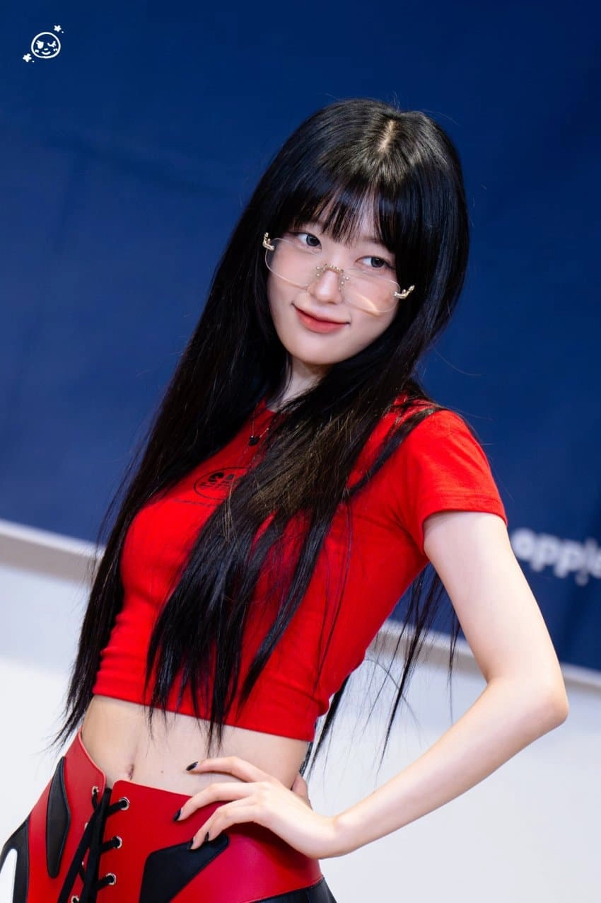 최리 강렬레드 배꼽노출