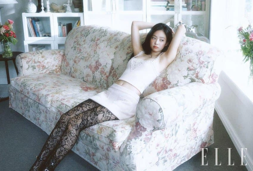 망사스타킹 신고 누워있는 제니