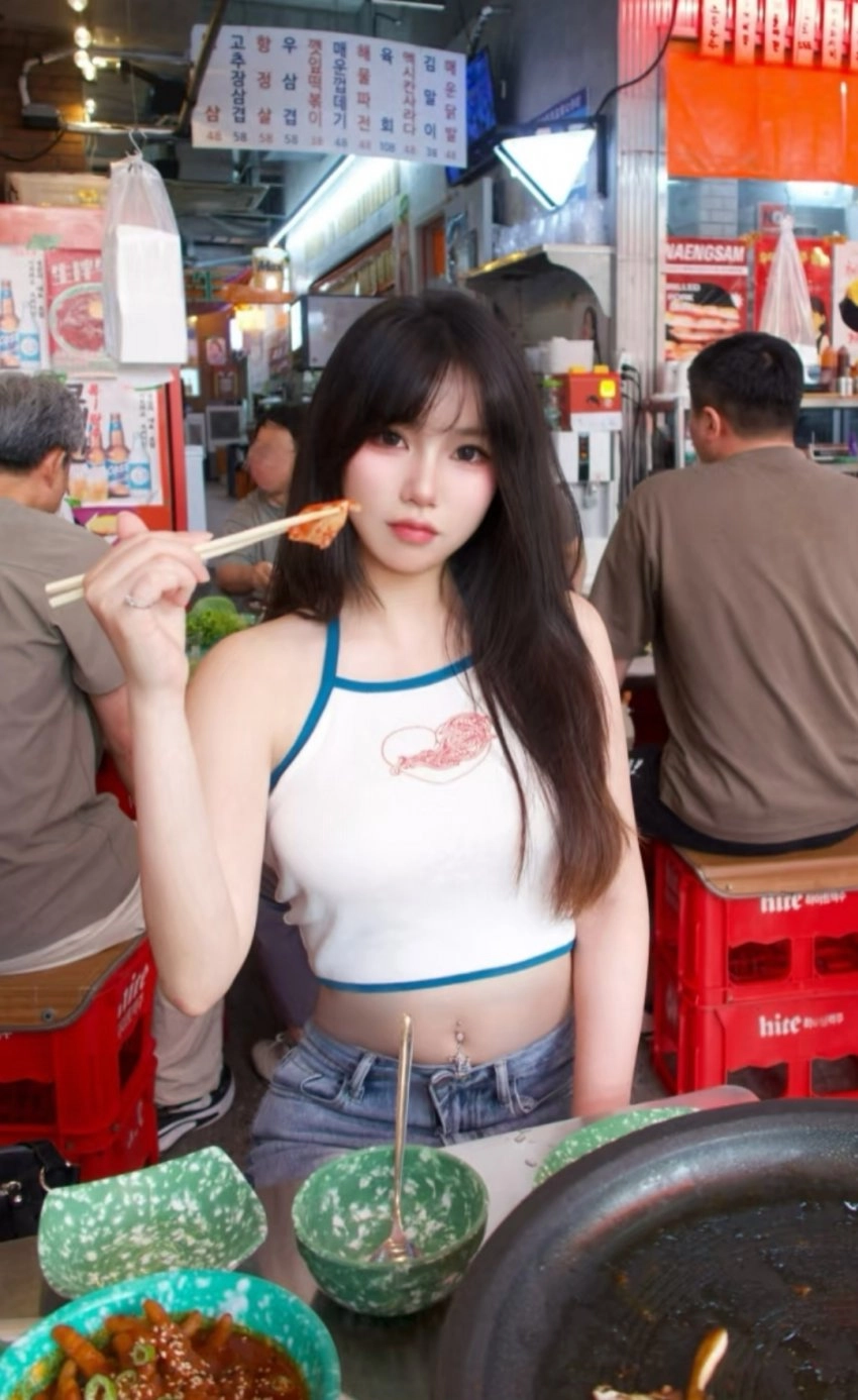 배꼽 피어싱녀